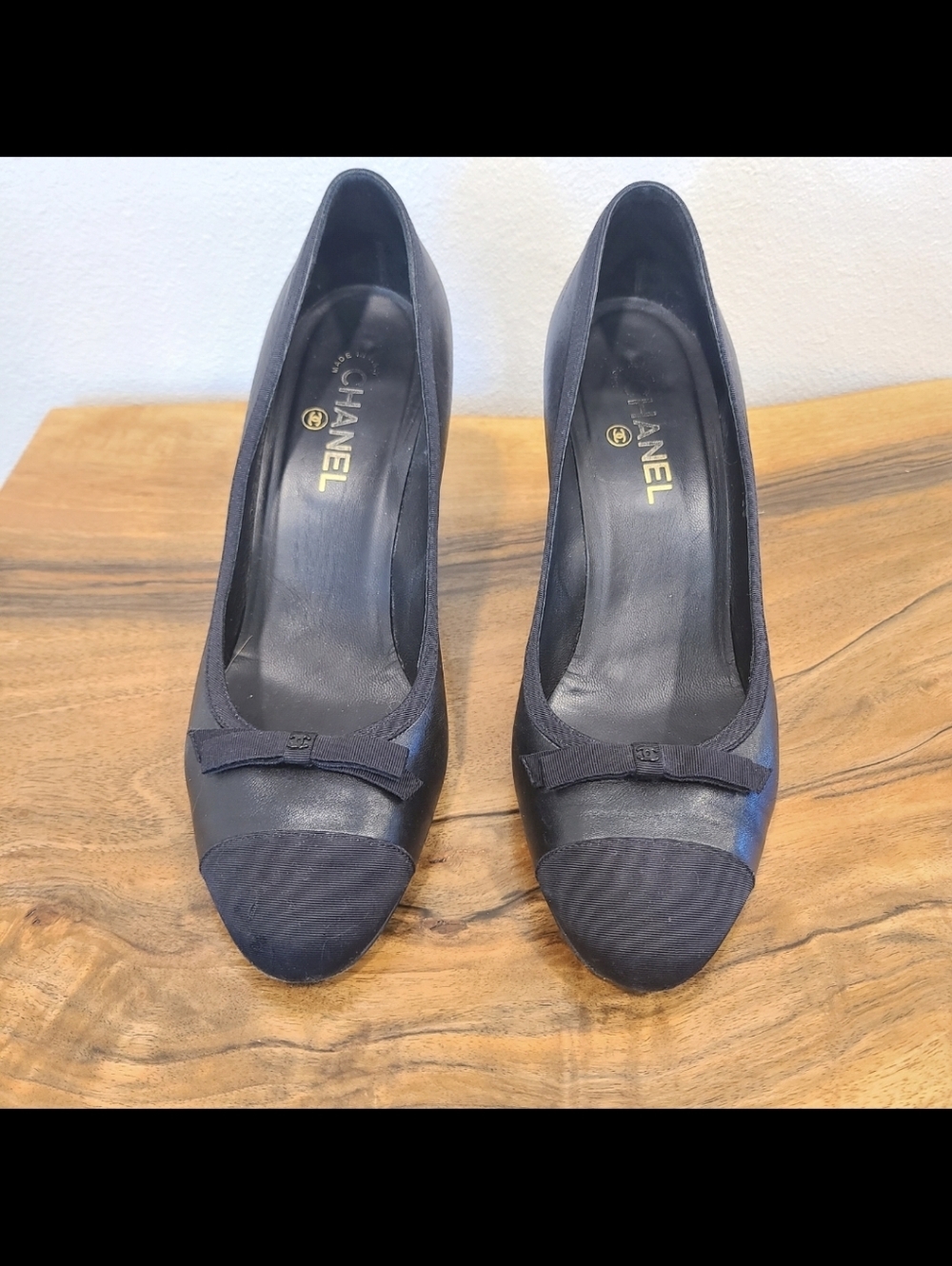 Chanel Black Leather Bow Cap Pump Heels - Picture 3 of 15